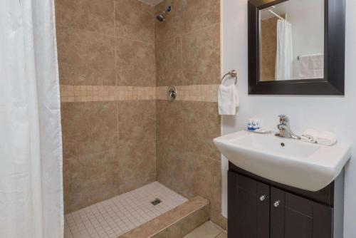 Pembroke Hotel 3*